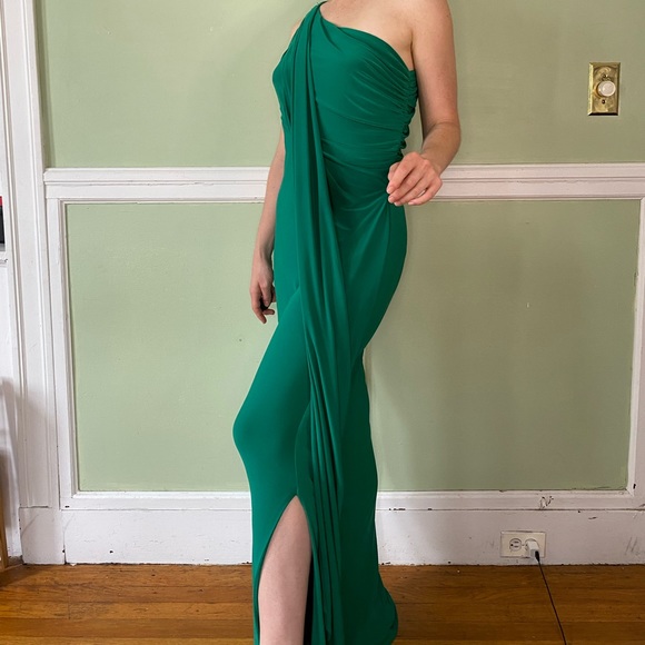 Emerald green formal dress - Picture 3 of 7
